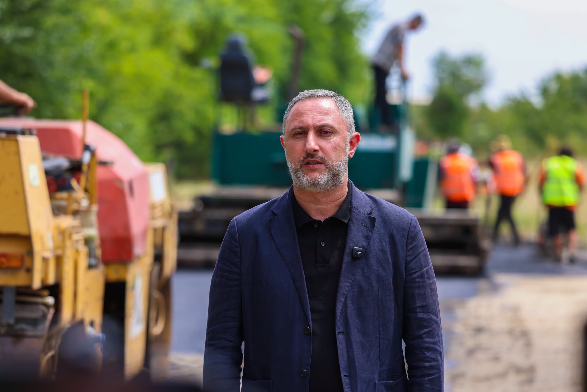 სხვადასხვა ქუჩაზე გზის ლოკალური დაზიანებების აღმოფხვრა და სანიაღვრე ქსელის მოწესრიგება გრძელდება